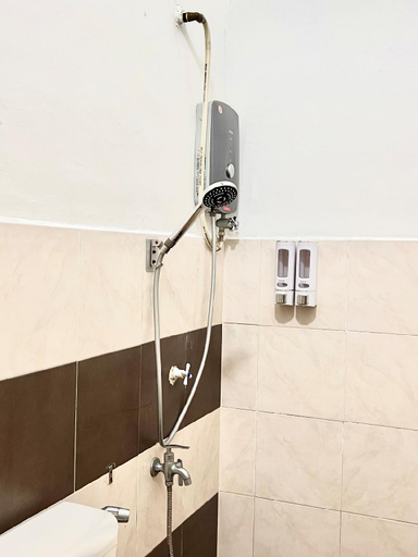 Bathroom 3, Hey 90’s ~ Netflix/Youtube/Games, Kluang