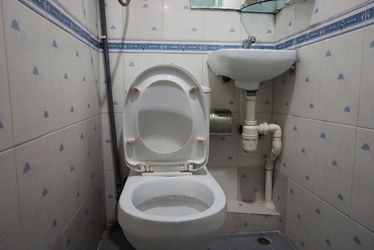 Bathroom 8
