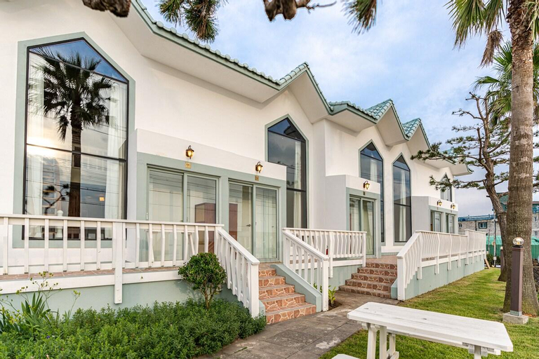 Aewol Coastal Road, full window ocean view spa, Jeju sensibility accommodation G#3, Jeju
