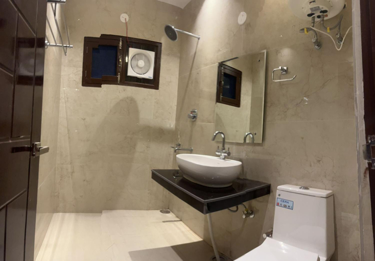 Bathroom 4, The Divine Oak Golden Leaf, Reasi