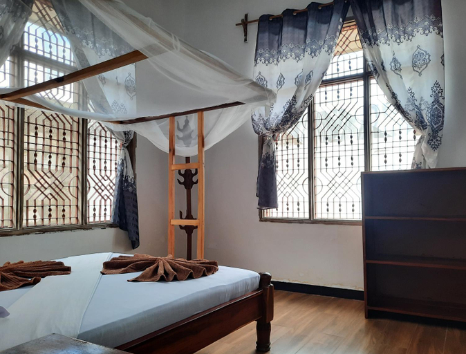 Others 4, Kajificheni House, Kaskazini 'A'