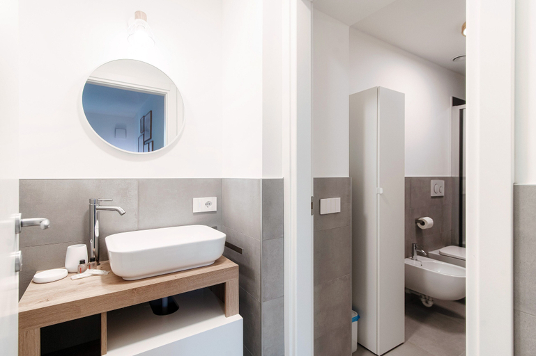 Bathroom 3, Marinetti Suite 9, Como