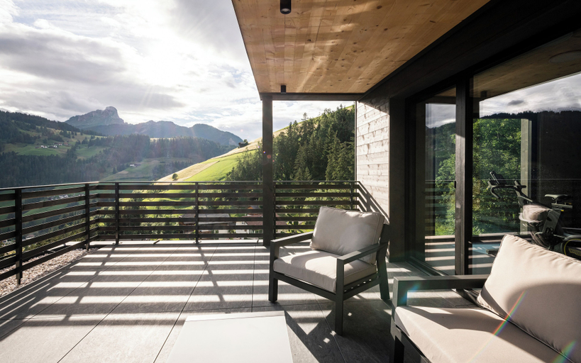 Others 3, Aois 4 Elements suits, Bolzano