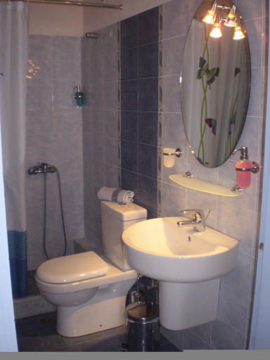Bathroom, 7 Brothers Hotel, Attica