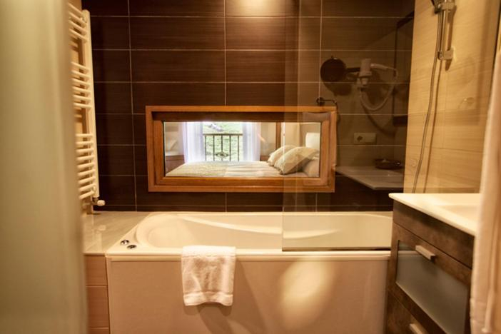 Bathroom 3, Hotel & Spa Villa de Mestas, Asturias