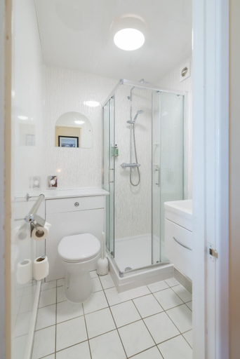 Bathroom 4, Cliftonville Hotel, Norfolk