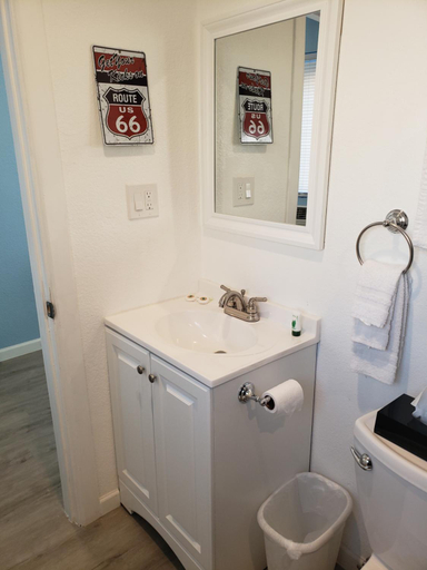 Bathroom, Deluxe Inn, Yavapai
