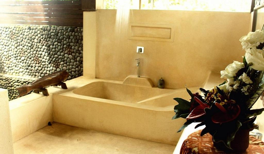 Bathroom 11