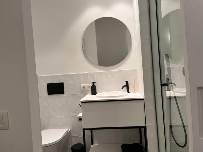 Bathroom, Apartaments ApturVic en el Centre Historic, Barcelona