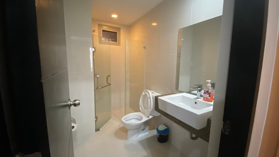 Bathroom 4, Condo Unit in Front of Naia 3, Pasay City