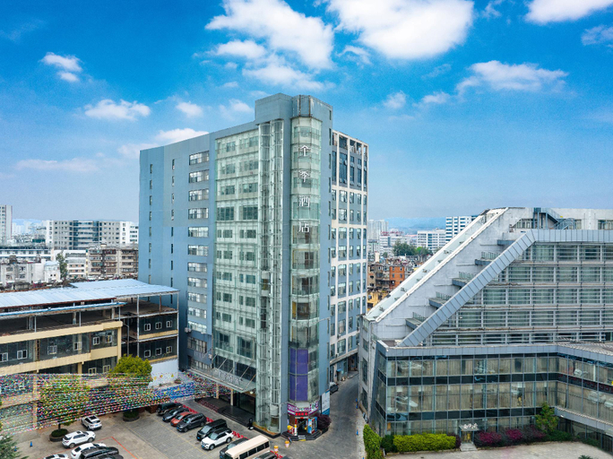 Exterior & Views