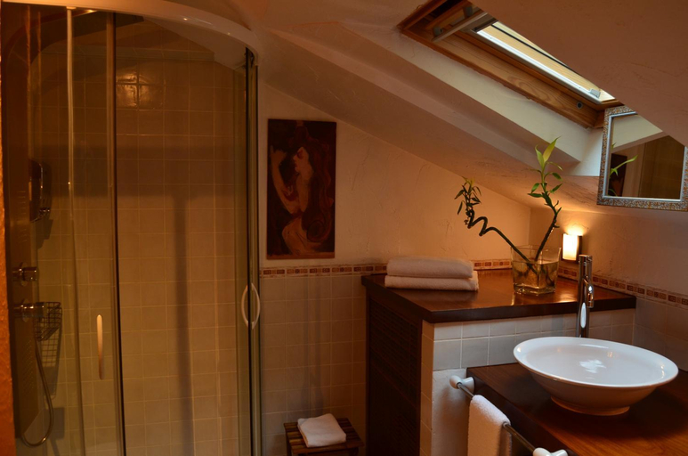Bathroom 3, Hotel La Beltraneja, Madrid