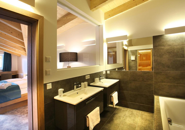Bathroom 3, Gutjahr, Hallein
