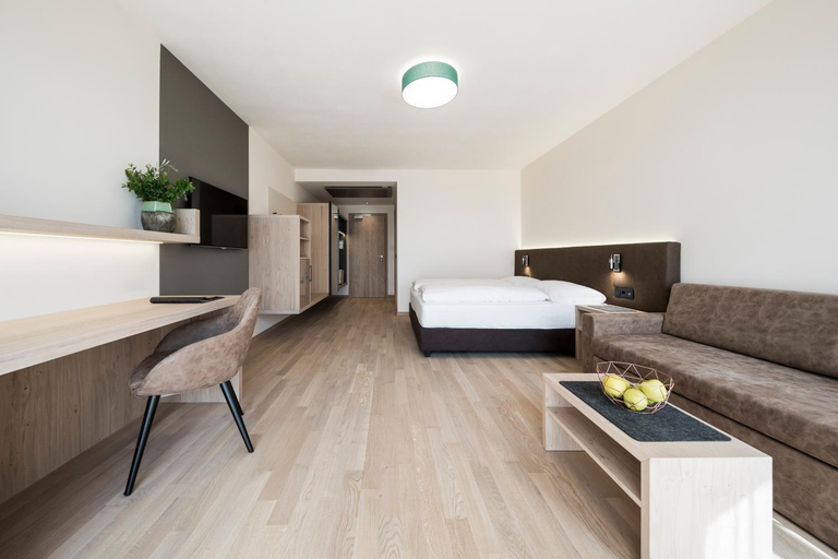 Bedroom, Hotel Torgglhof, Bolzano