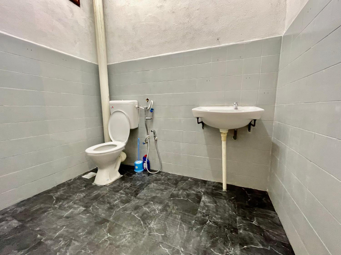 Bathroom 3, 10CozyHome#8pax#Wifi&Netflix#5km toA.City/IconCity, Central Seberang Perai