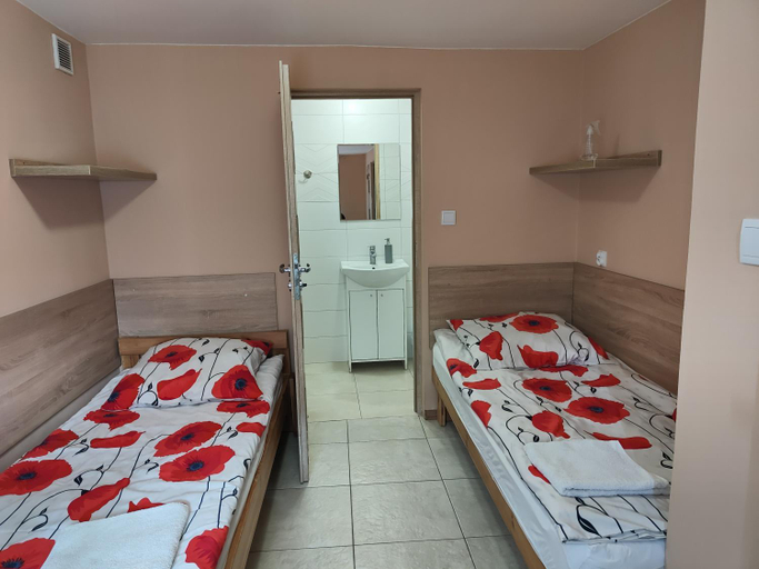 Others 4, noclegi pokoje goscinne kwatery pracownicze Dobranocka, Sieradz