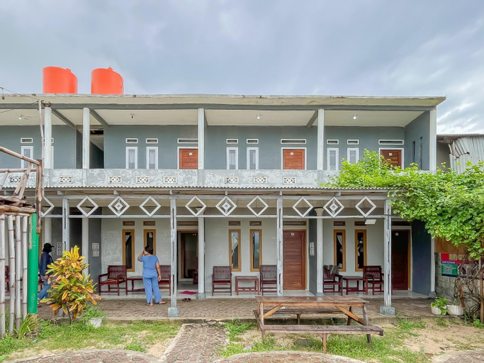 Exterior & Views 16