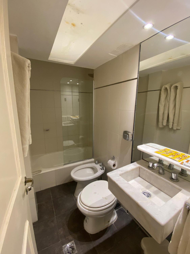 Bathroom 4, Hotel Metropol, Capital