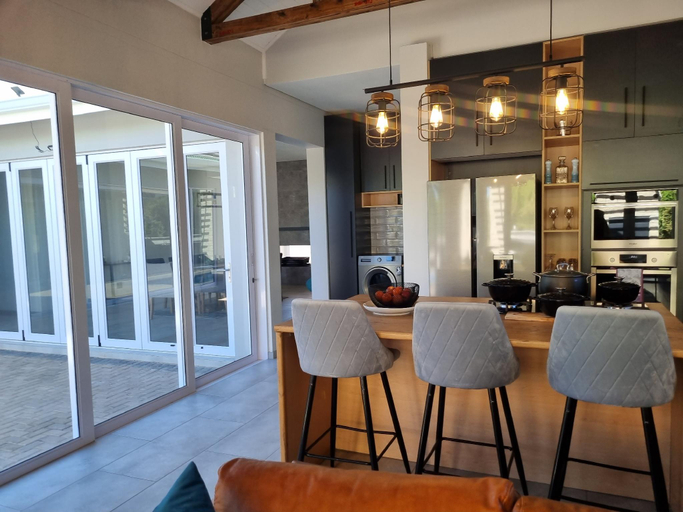 Food & Drinks, Villa 206, Thabo Mofutsanyane