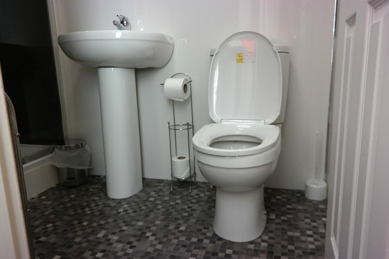 Bathroom 2, Boomerang Blackpool, Blackpool