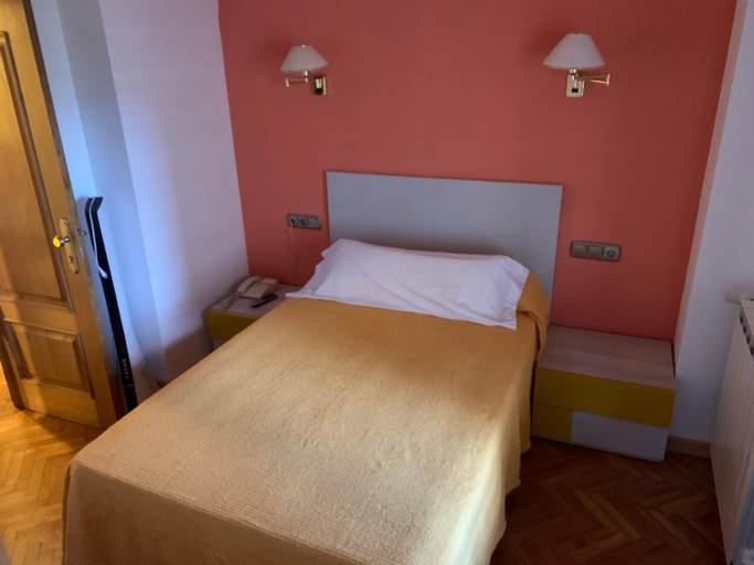 Bedroom 5, Hotel A Nieu, Huesca