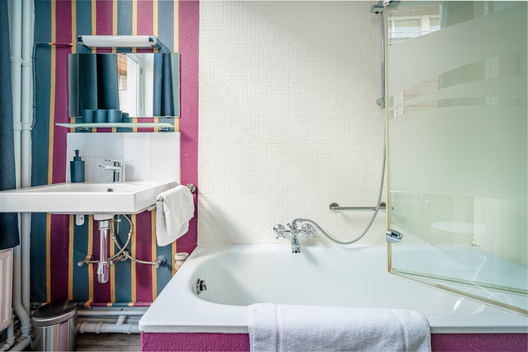 Bathroom 4, Hotel Van Eyck, West-Vlaanderen