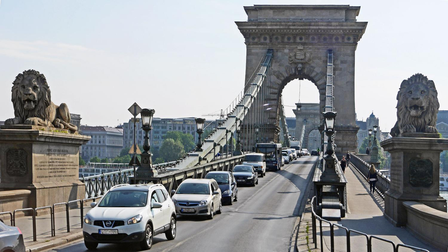 Others 5, Chain Bridge, Budapesti