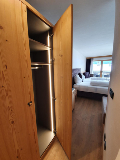 Bedroom 3, Hotel Andechserhof & Mountain Sky, Bolzano