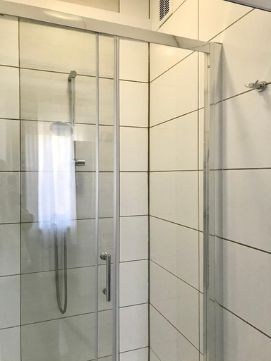 Bathroom 3, Noclegi Jachtklub Elblag, Elbląg