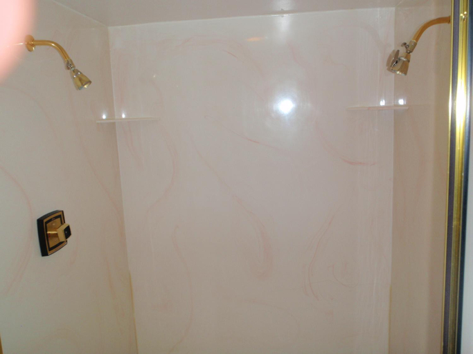 Bathroom 5, Bozeman Inn, Gallatin