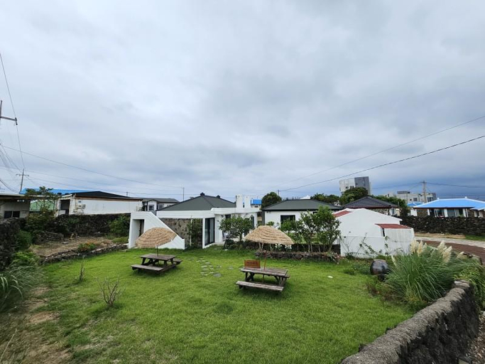 Others 3, Jeju Pyeongdae Daesugul Badang Jokti Pension, Jeju