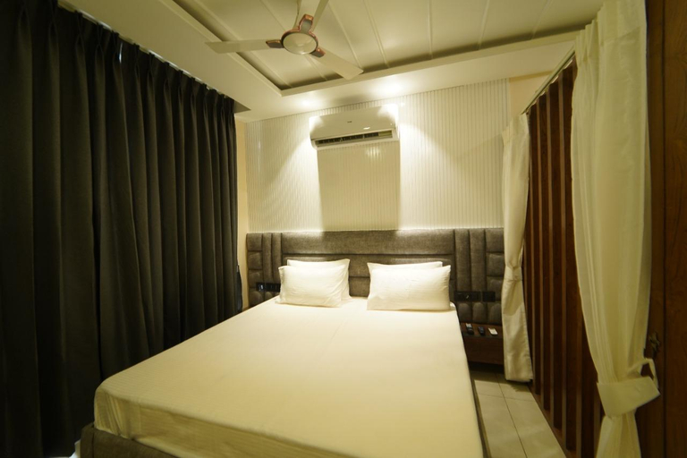 MYST HONEY SUCKLE, Sahibzada Ajit Singh Nagar