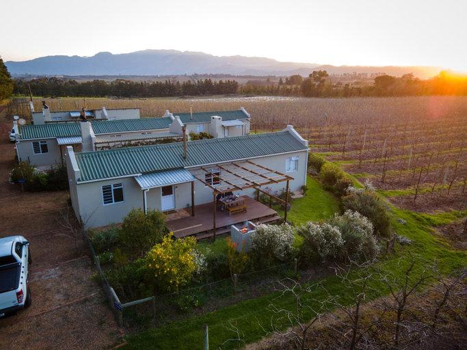 Exterior view 3, Moortop Cottages, Overberg
