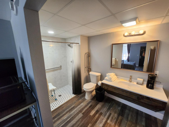 Bathroom 4, Heritage Place Hotel, Tishomingo