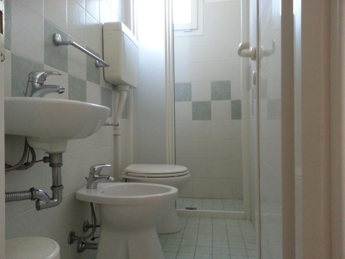 Bathroom 2, Hotel La Parigina, Forli' - Cesena