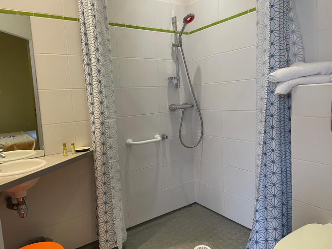Bathroom 2, Hotel Mirano, Pyrénées-Atlantiques