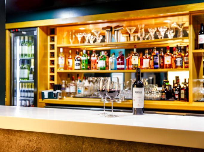 Food & Drinks 4, ibis London Heathrow T5, London