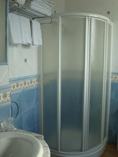 Bathroom, Hotel Restaurante El Duque, Cádiz