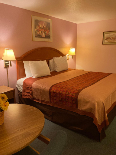 Bedroom, Executive Inn, McPherson