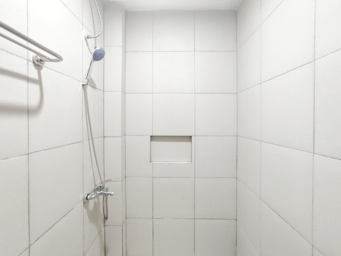 Bathroom 2, RedDoorz near Sam Poo Kong 4 Semarang, Semarang