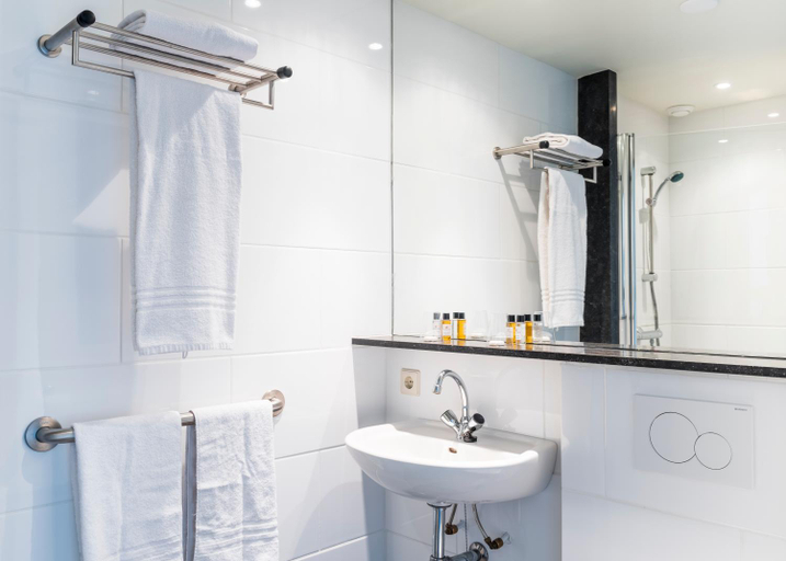 Bathroom, Hotel De Kruishoeve, Haaren