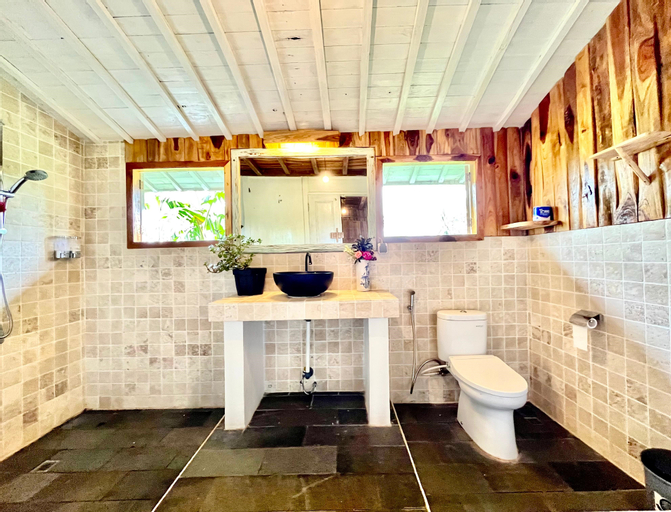 Bathroom 11