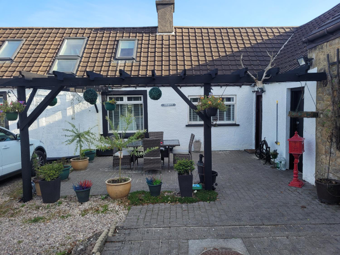 Exterior & Views, Rooms at Tarrareoch, West Lothian