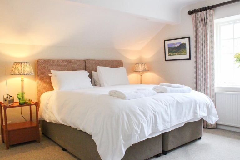 Bedroom 2, The Queens Arms, Somerset