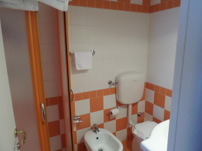 Bathroom 2, Daina Residence, Venezia