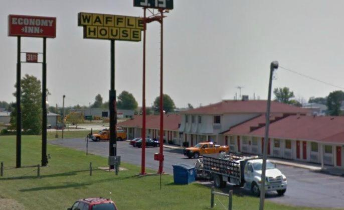 Others 5, Economy Inn Toledo-Perrysburg, Wood