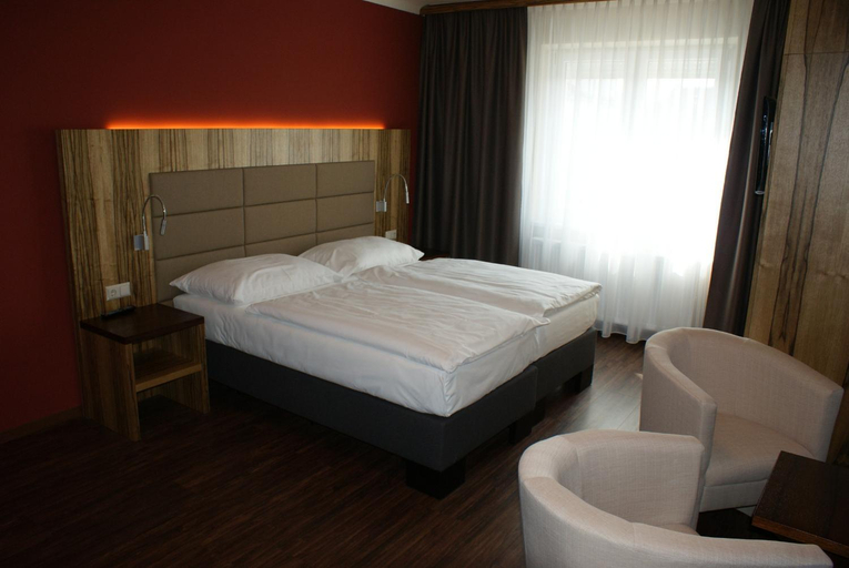Bedroom, Hotel-Restaurant Schweinberger, Korneuburg