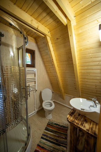 Others 5, Catunul din Podei A-Frame, Dragoslavele