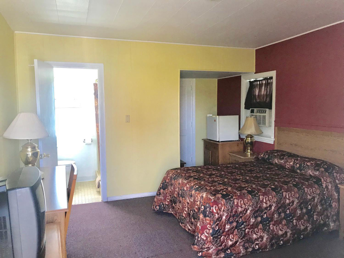 Others 5, Crest Motel, Cook