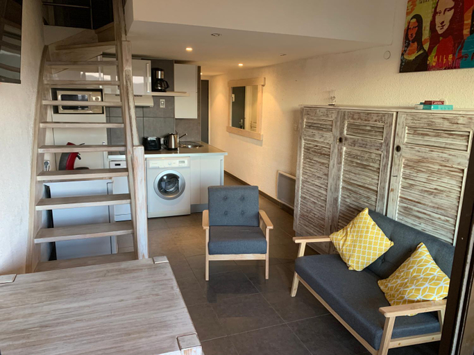 Others 3, Superbe Duplex 35m2 vue mer avec piscine, Var